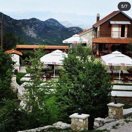 Vikendica,Bungalovi Lipska Pecina Cetinje Buitenkant foto