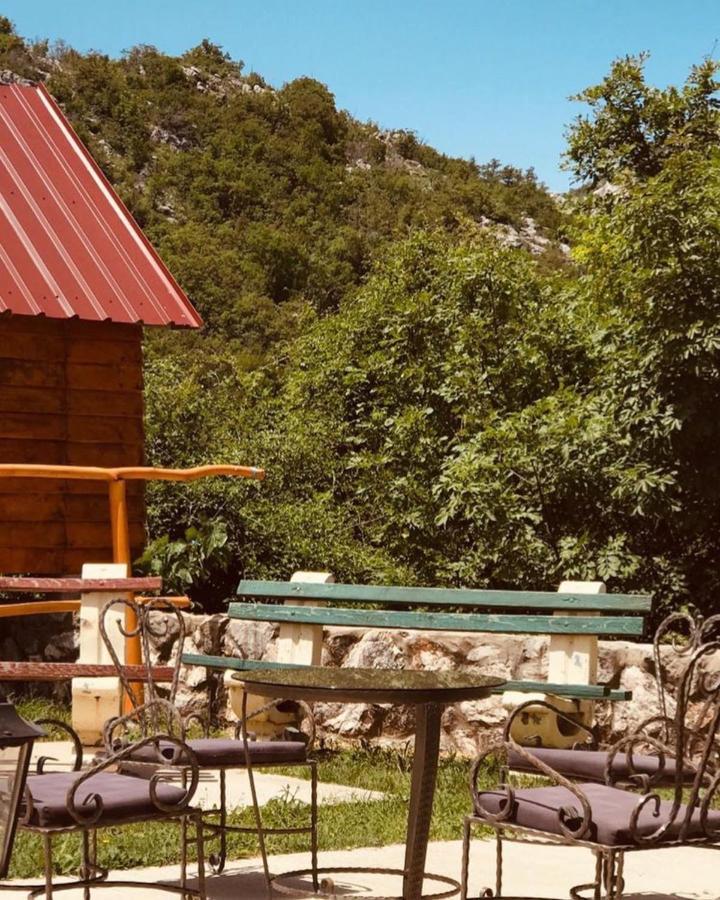 Vikendica,Bungalovi Lipska Pecina Cetinje Buitenkant foto