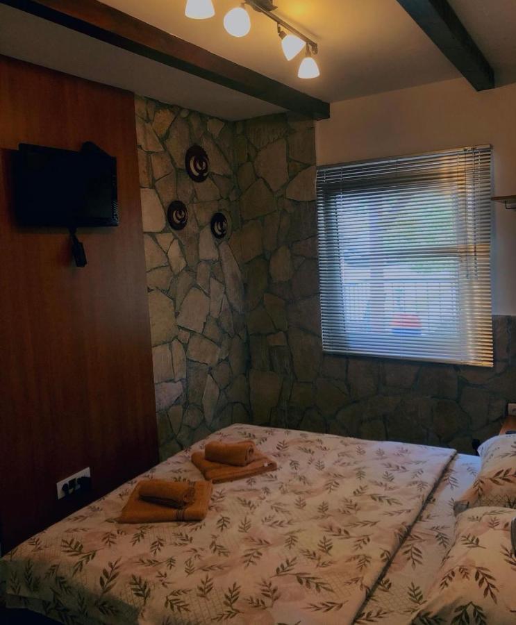 Vikendica,Bungalovi Lipska Pecina Cetinje Buitenkant foto