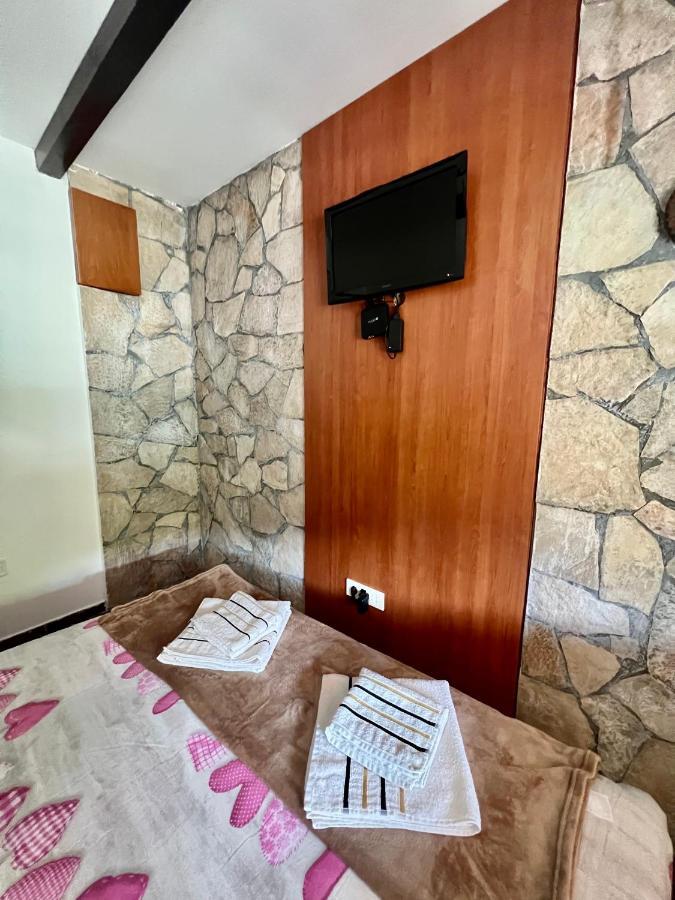 Vikendica,Bungalovi Lipska Pecina Cetinje Buitenkant foto