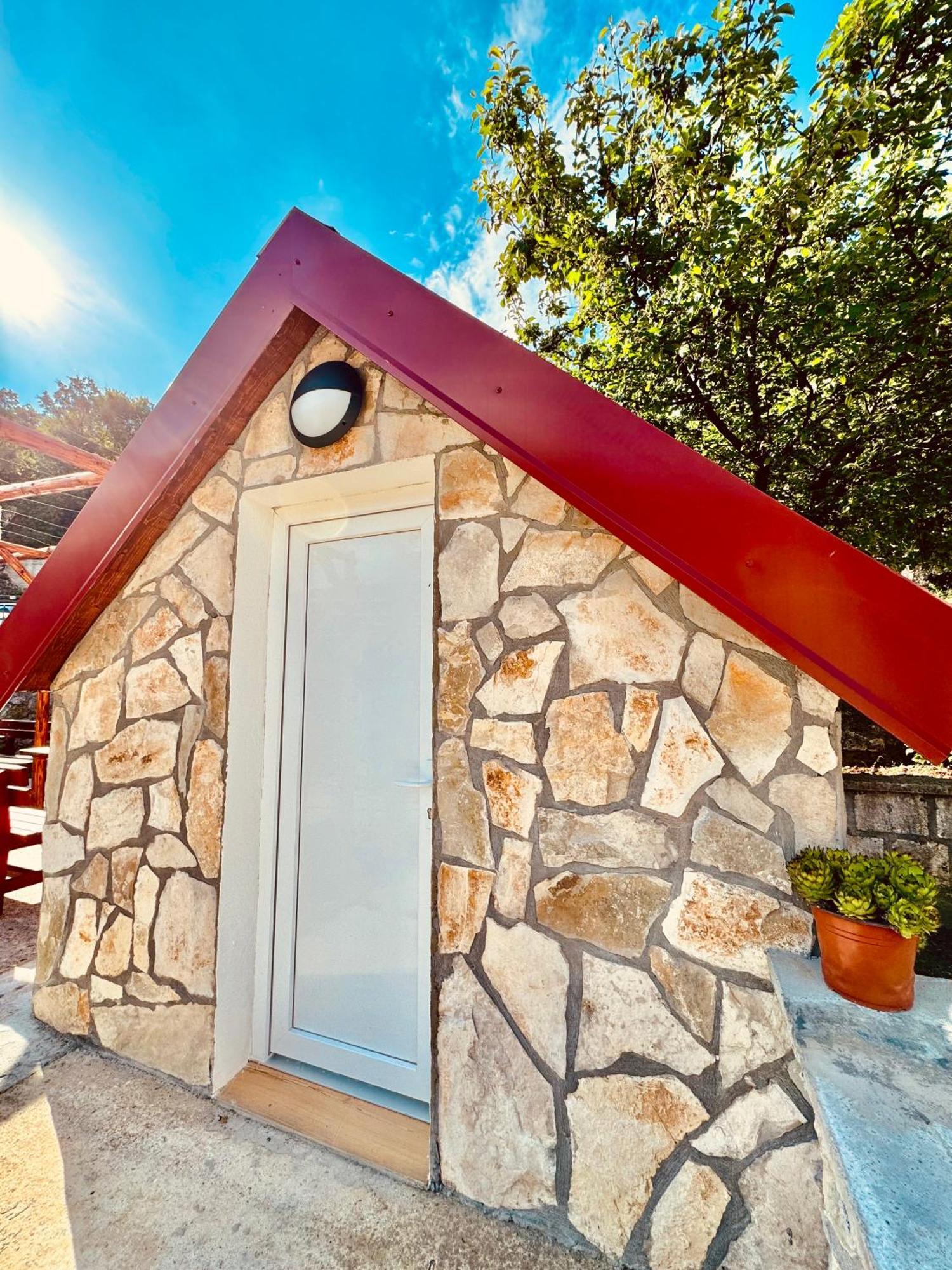 Vikendica,Bungalovi Lipska Pecina Cetinje Buitenkant foto